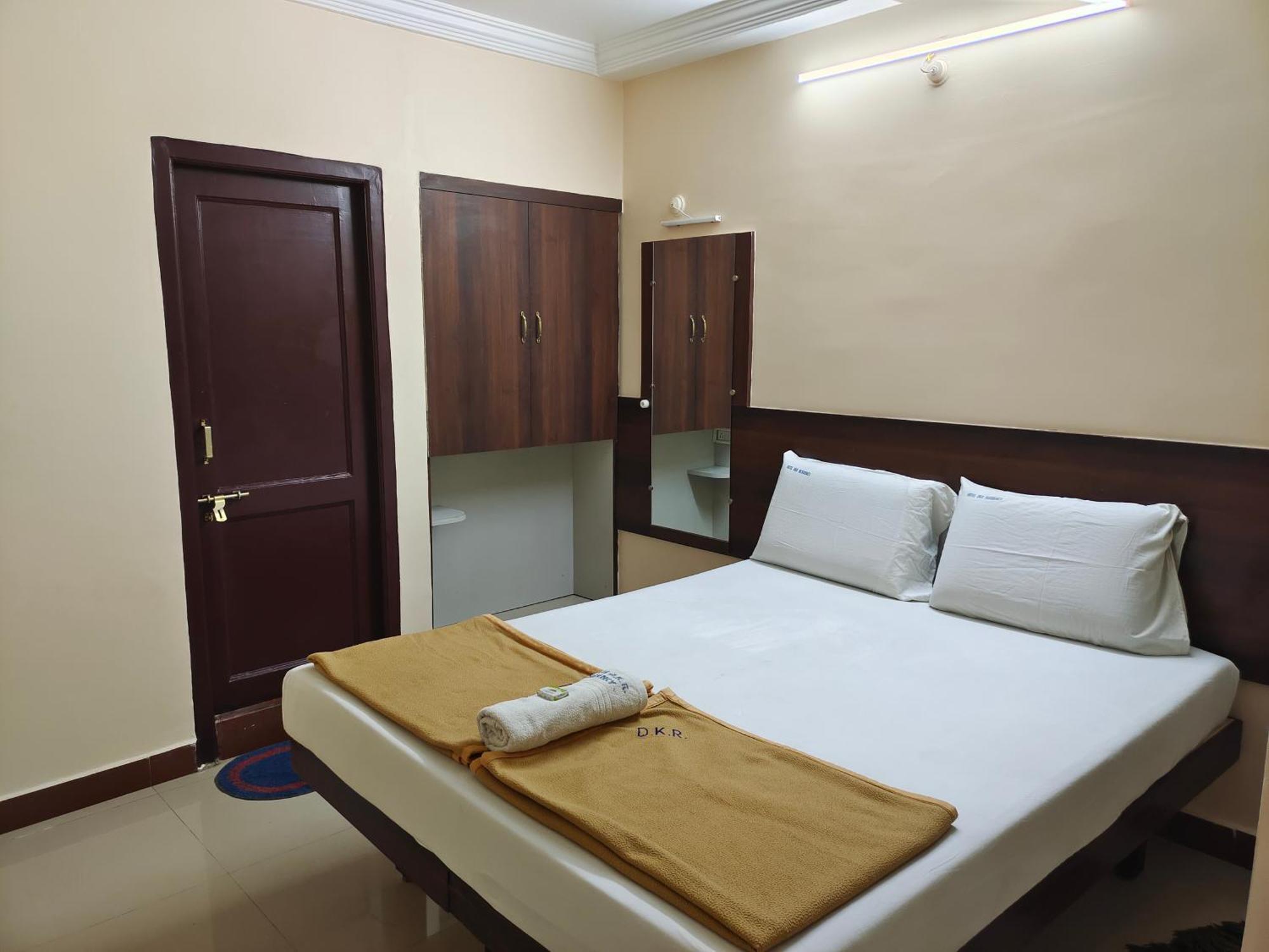 Hotel Dkr Residency Tirupati Eksteriør bilde